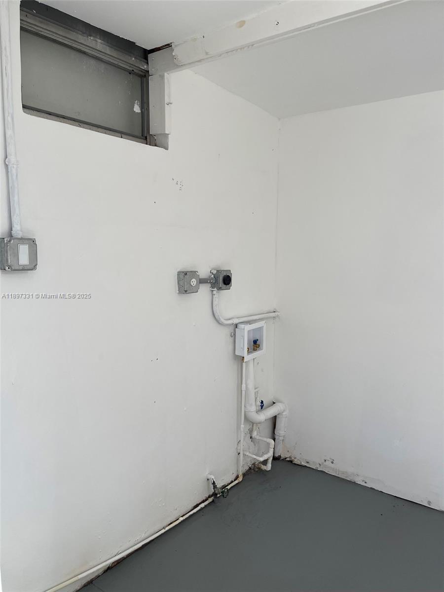 HOLLYWOOD - Residential Lease