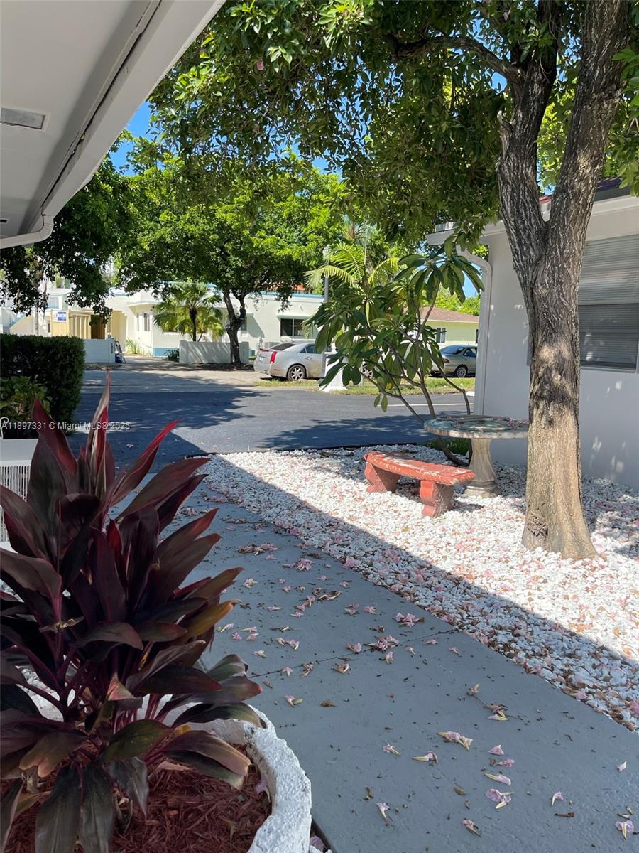 HOLLYWOOD - Residential Lease