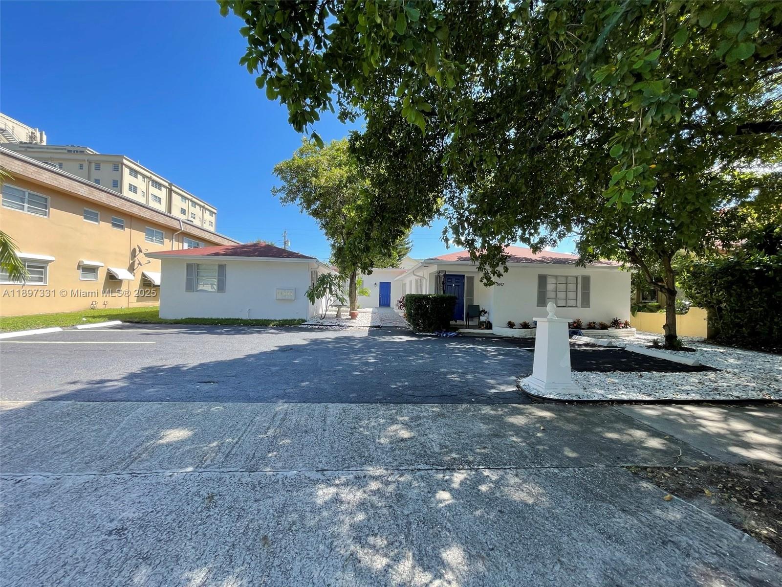 HOLLYWOOD - Residential Lease