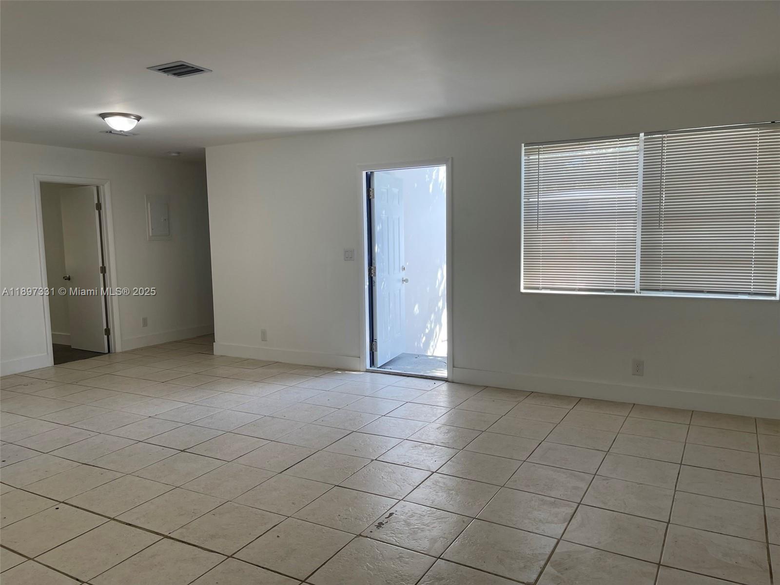 HOLLYWOOD - Residential Lease