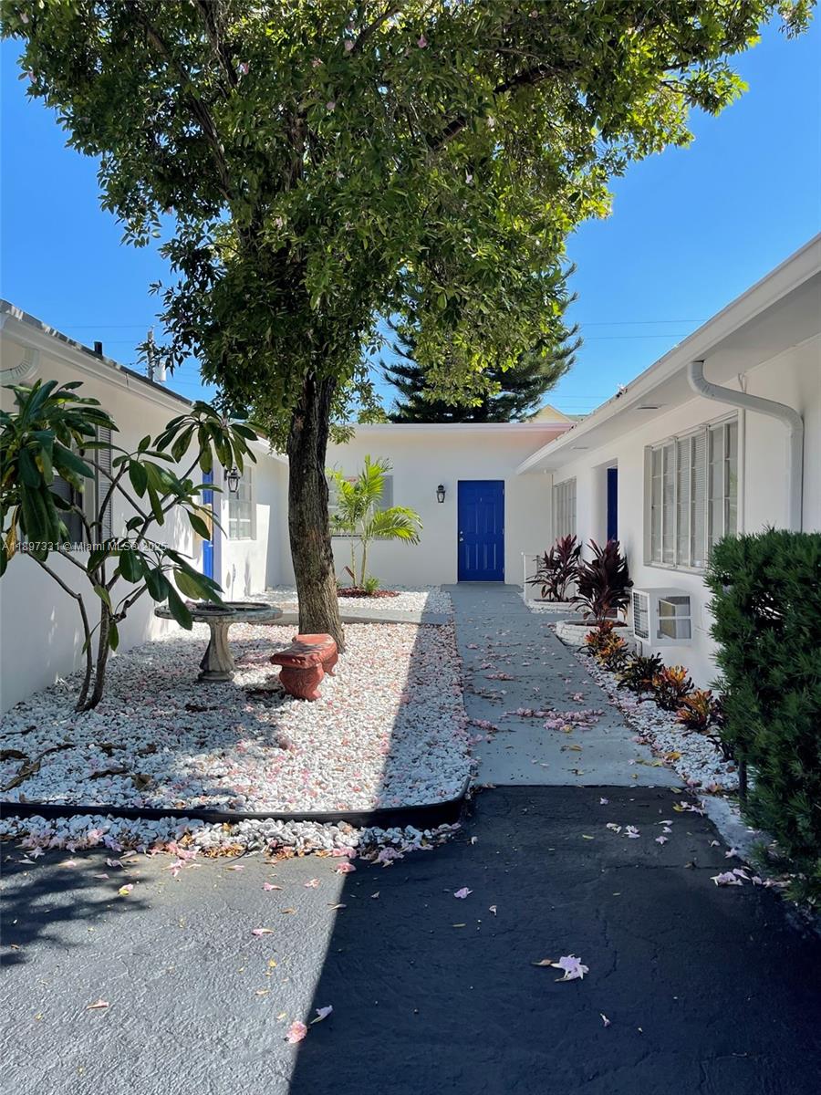 HOLLYWOOD - Residential Lease