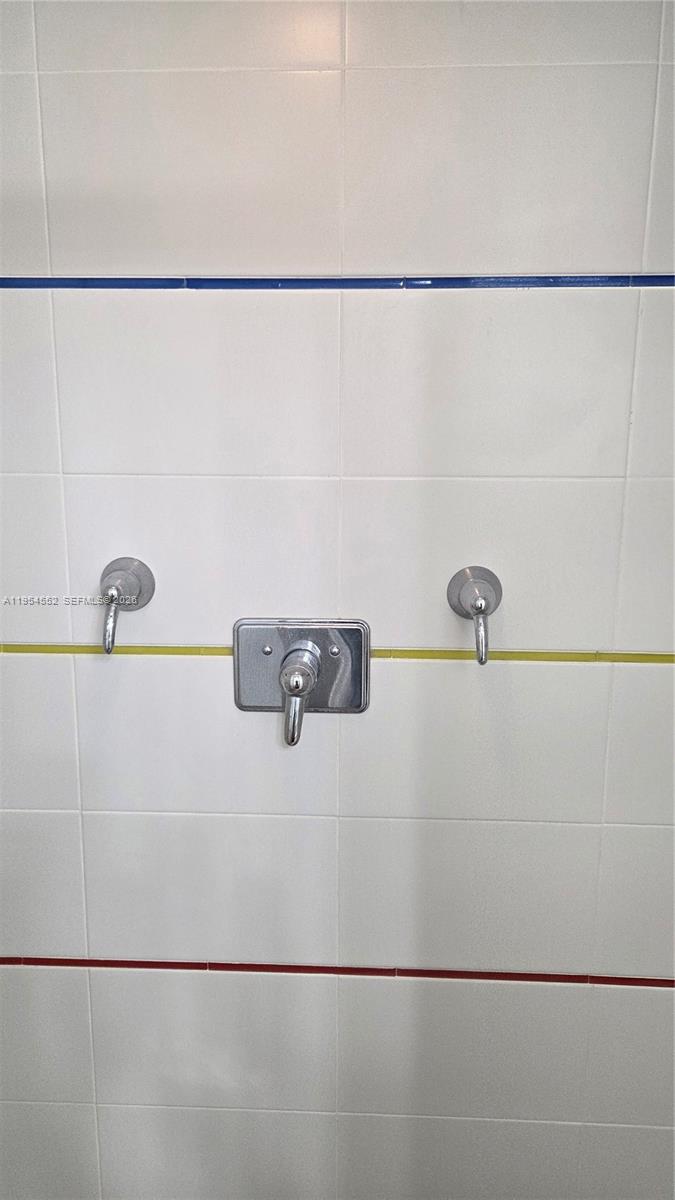 HOLLYWOOD GOLF ESTATES SE - Residential