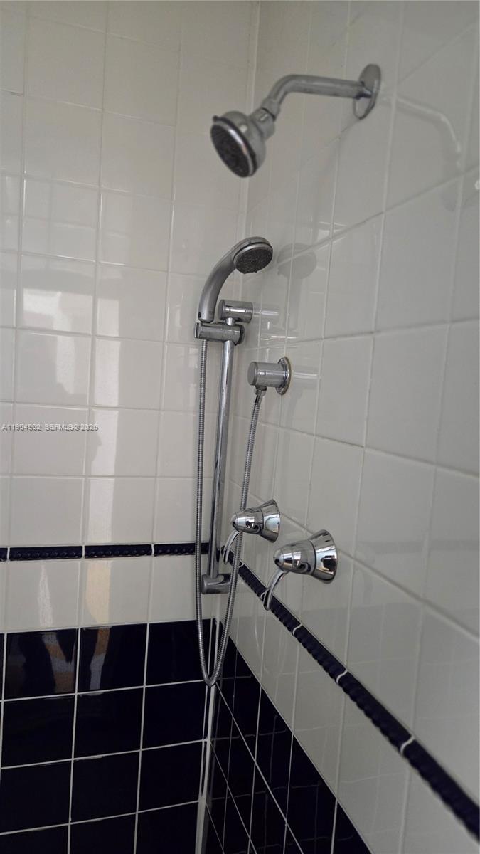 HOLLYWOOD GOLF ESTATES SE - Residential