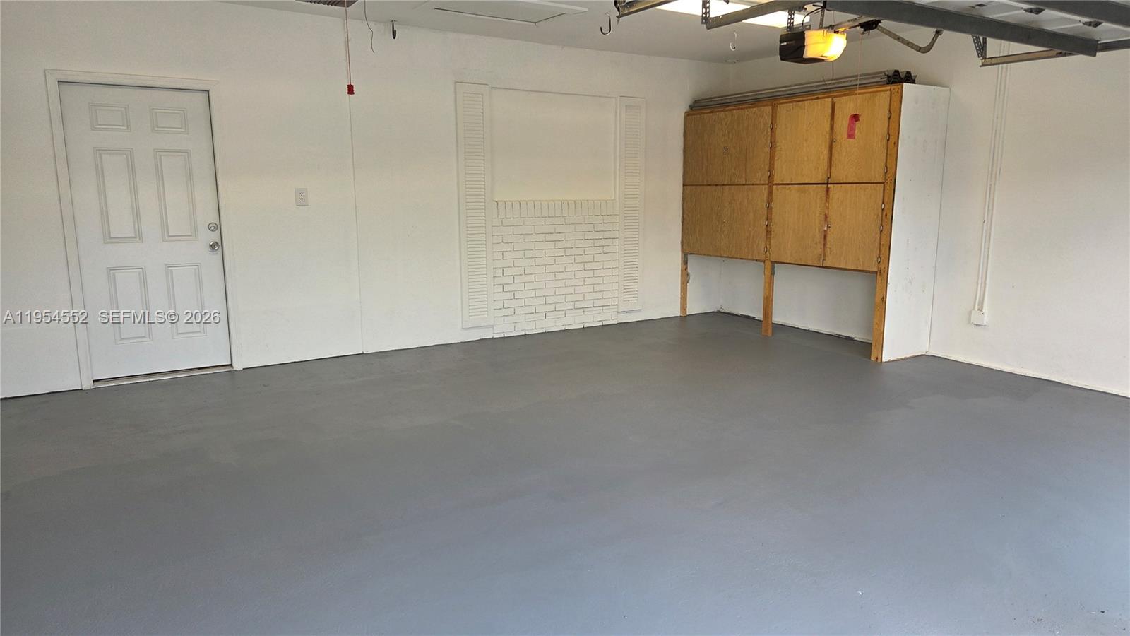 HOLLYWOOD GOLF ESTATES SE - Residential