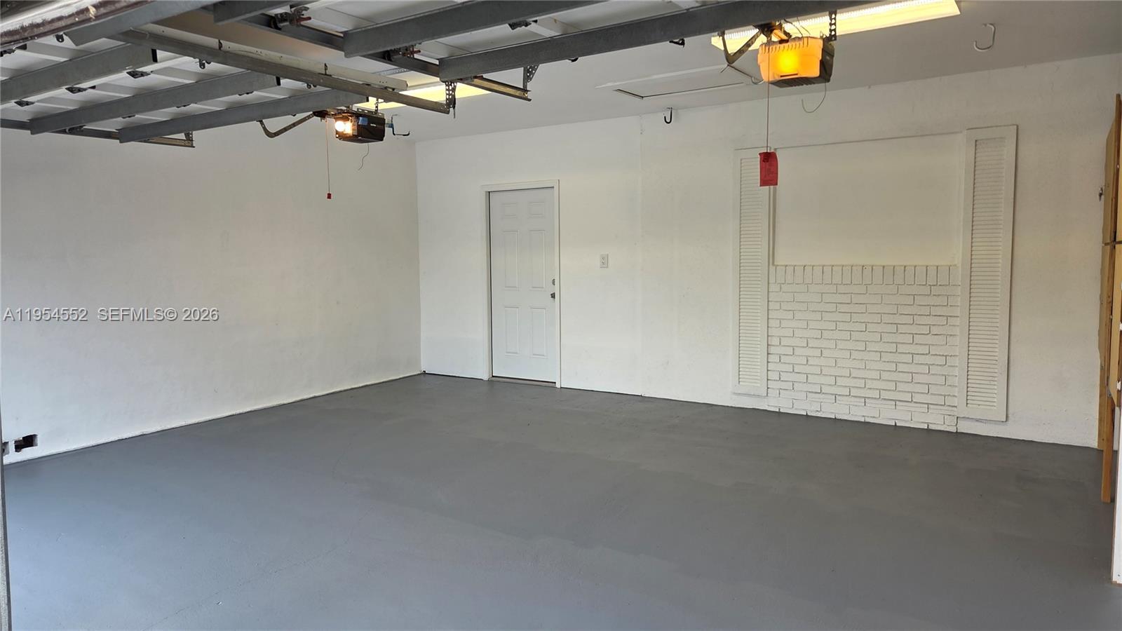 HOLLYWOOD GOLF ESTATES SE - Residential