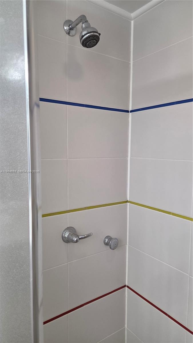 HOLLYWOOD GOLF ESTATES SE - Residential