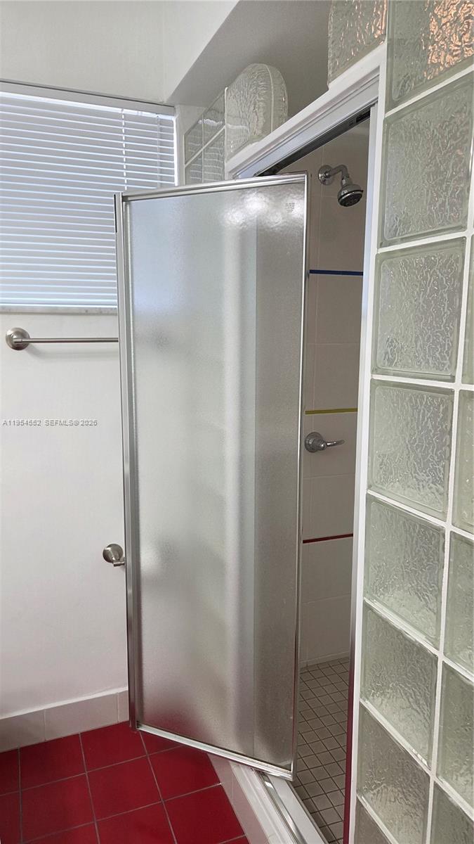 HOLLYWOOD GOLF ESTATES SE - Residential