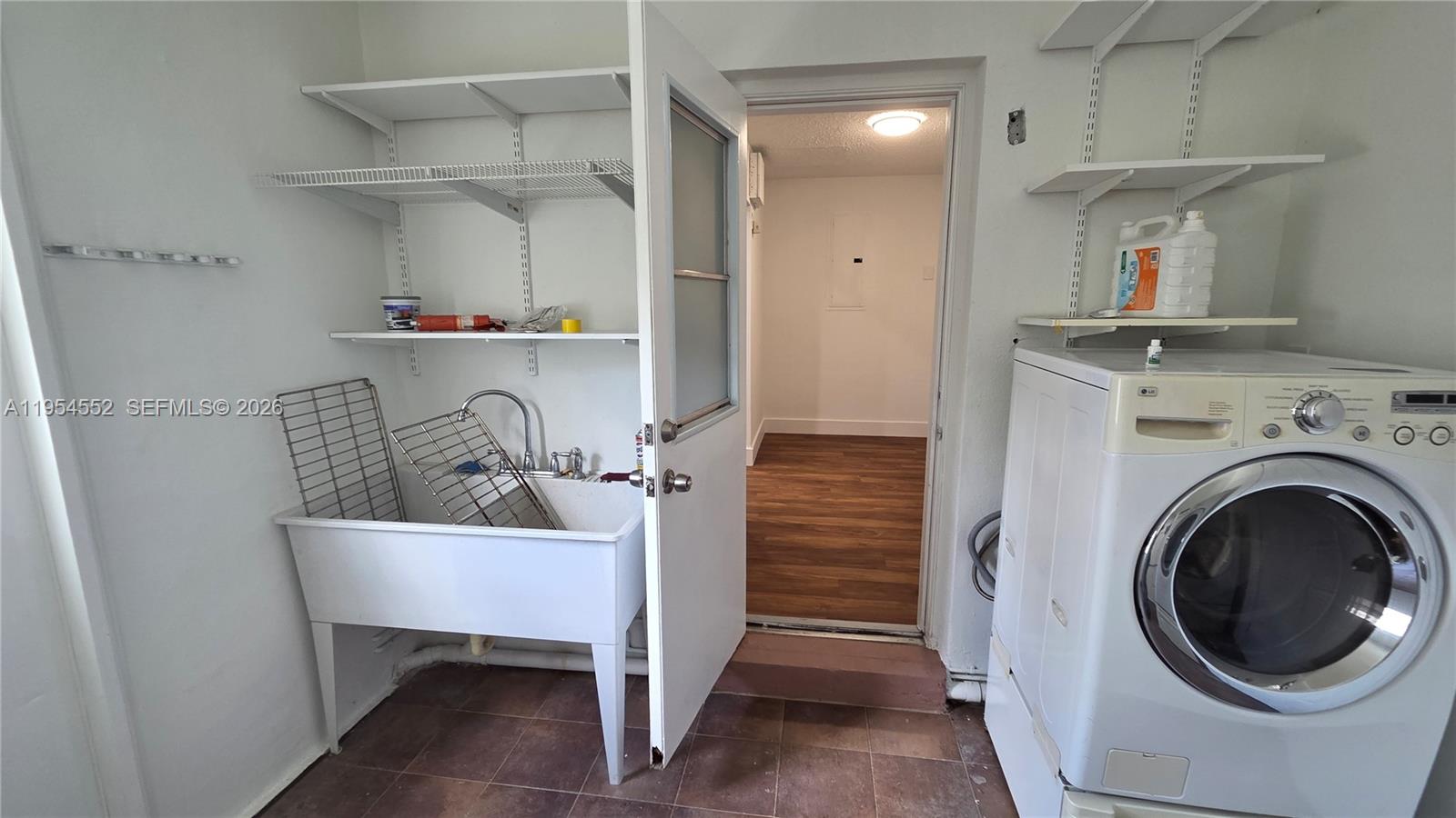 HOLLYWOOD GOLF ESTATES SE - Residential