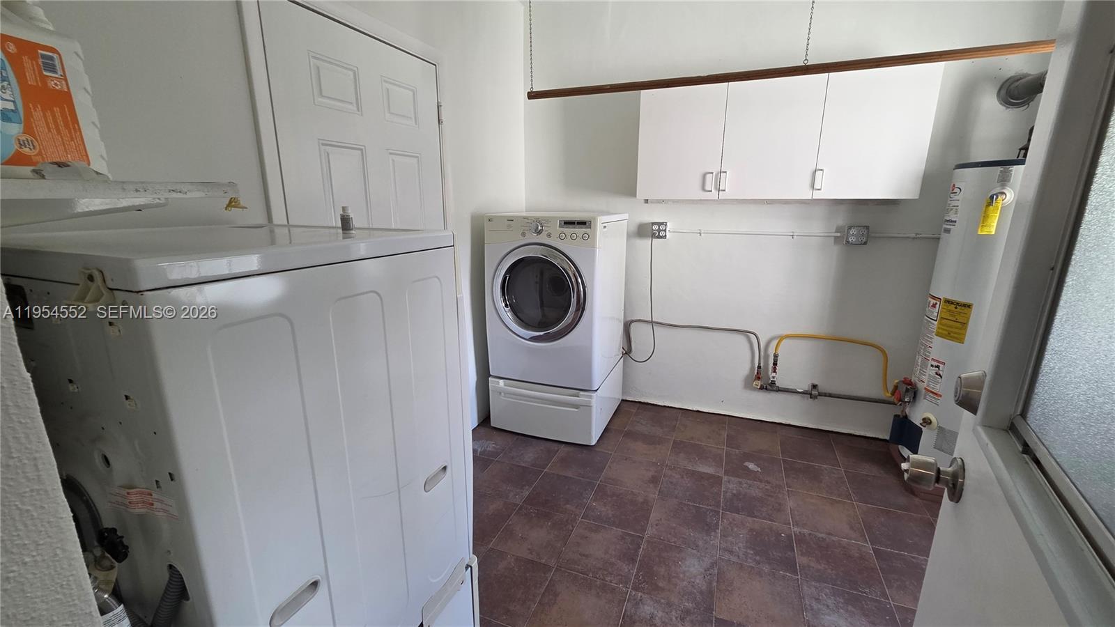 HOLLYWOOD GOLF ESTATES SE - Residential