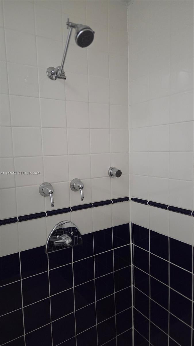 HOLLYWOOD GOLF ESTATES SE - Residential