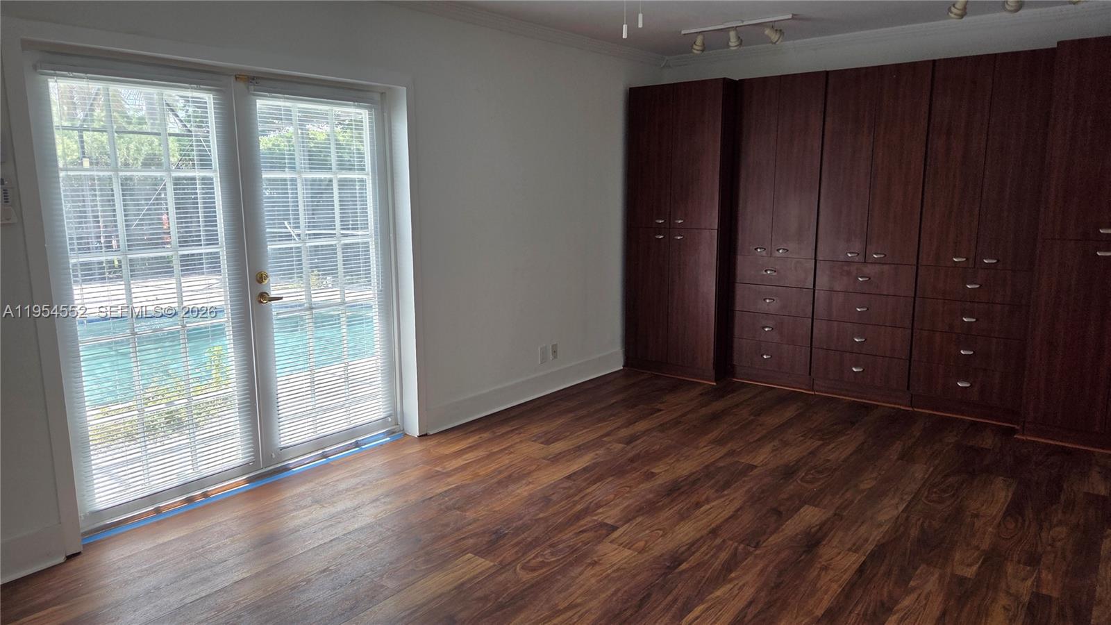 HOLLYWOOD GOLF ESTATES SE - Residential