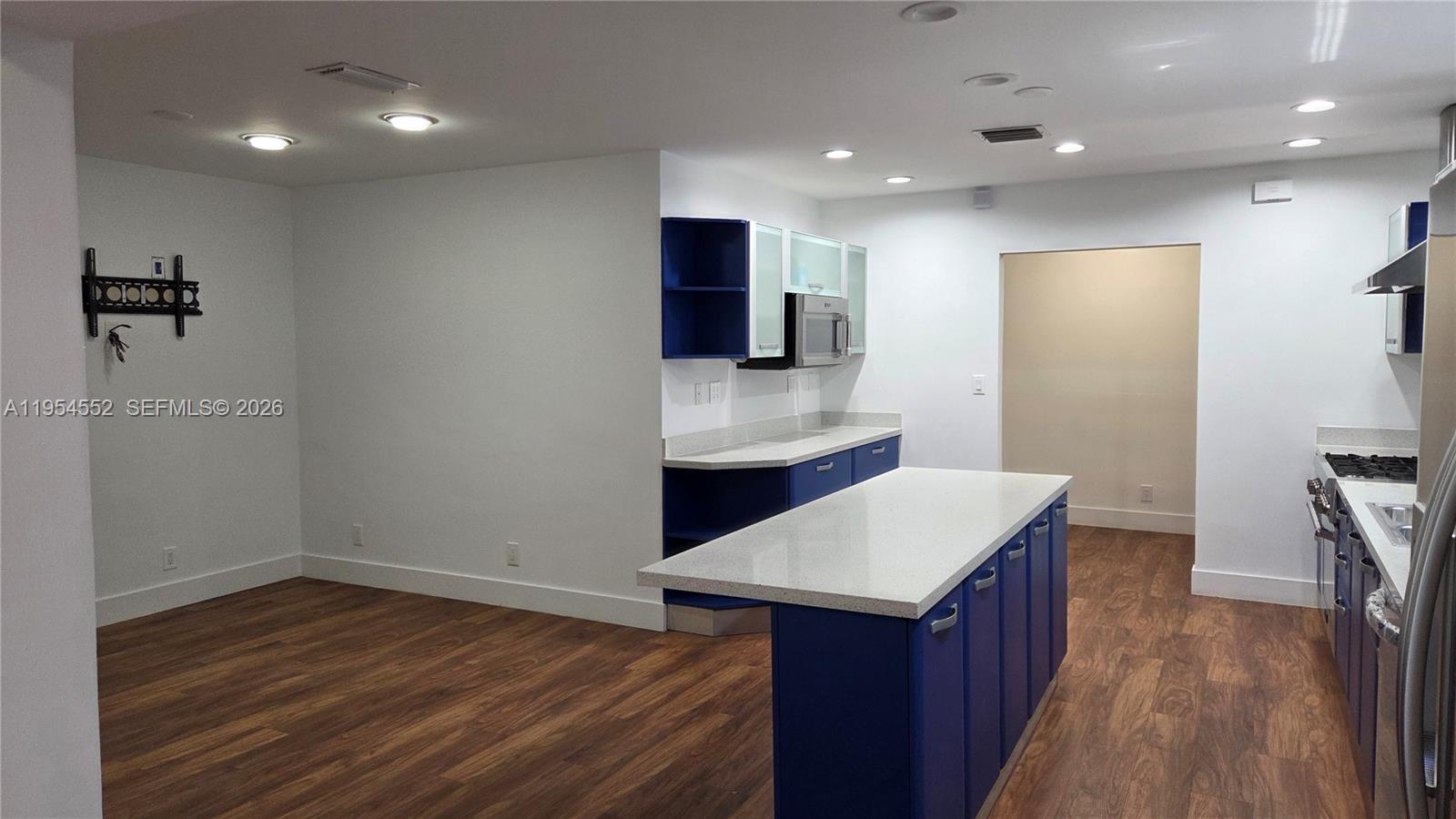 HOLLYWOOD GOLF ESTATES SE - Residential