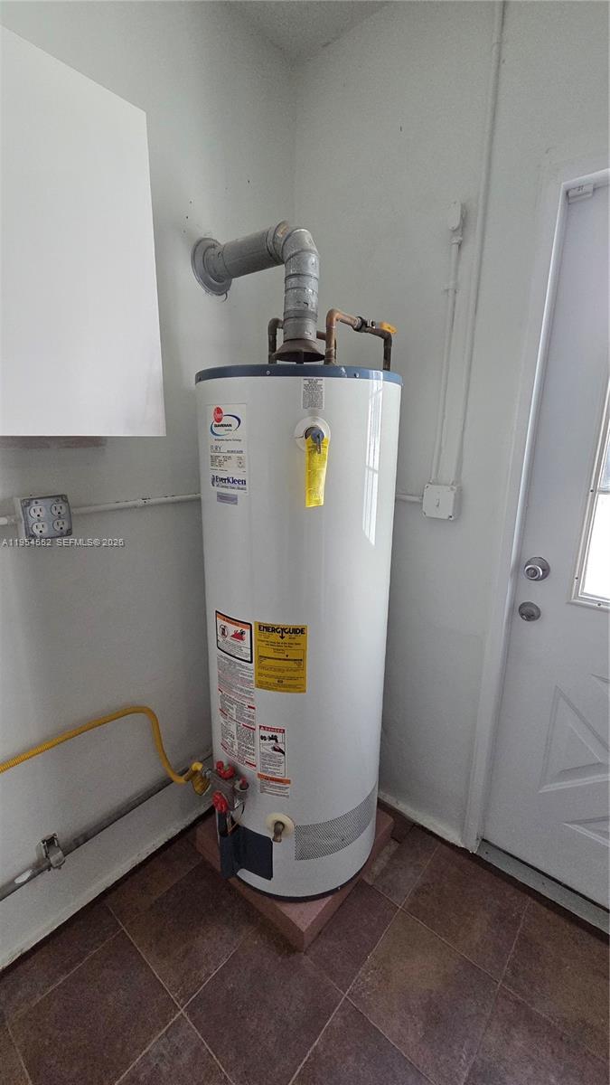 HOLLYWOOD GOLF ESTATES SE - Residential