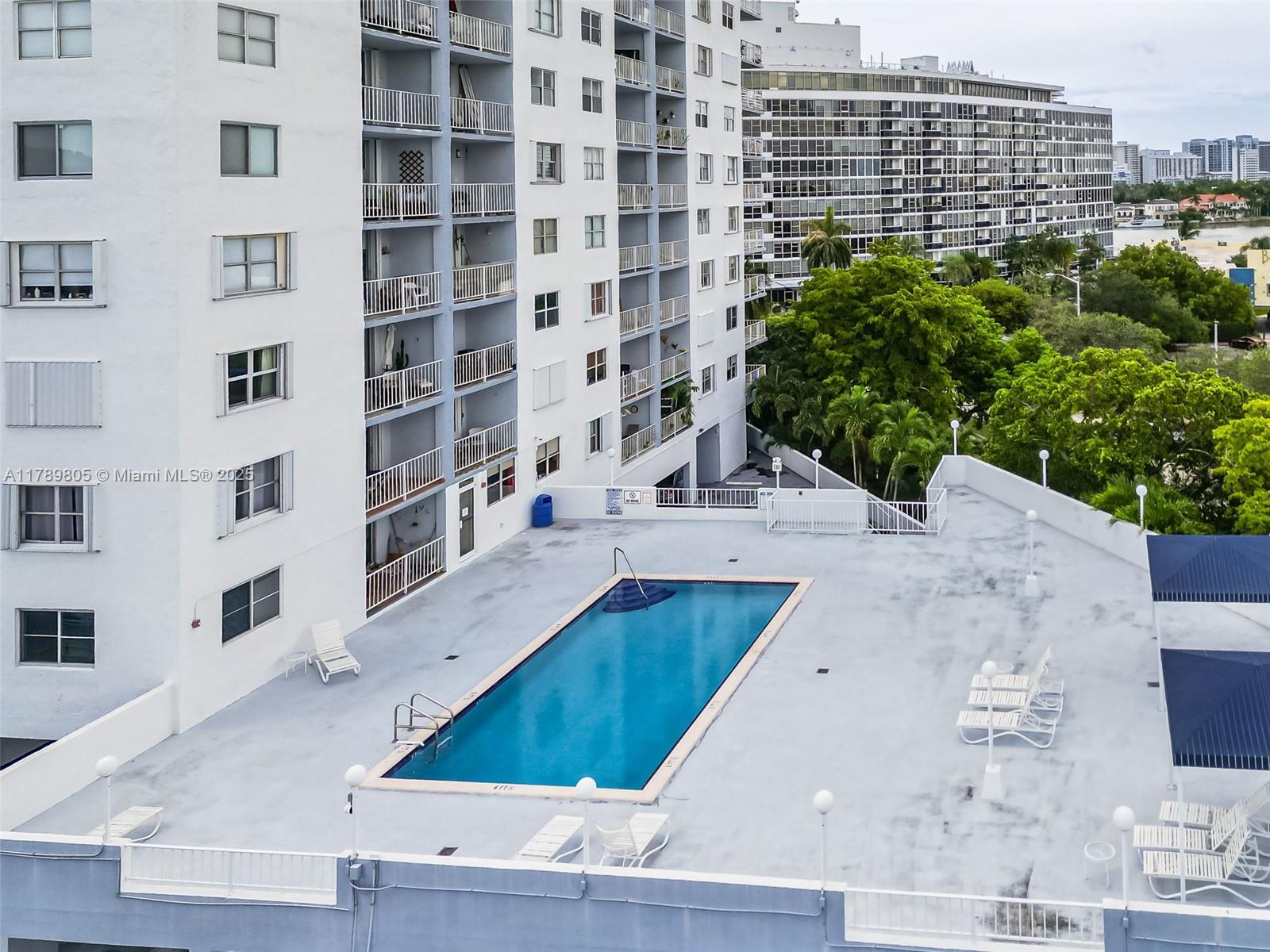STANTON HOUSE CONDO - Residential