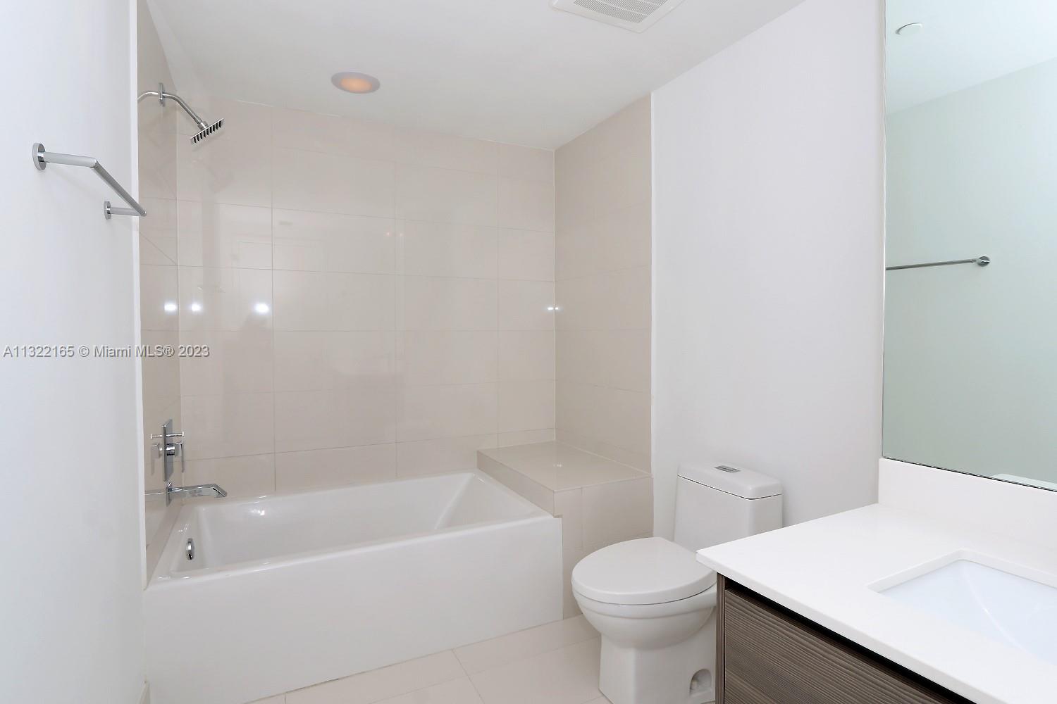 ICON BAY CONDO - Residential Lease