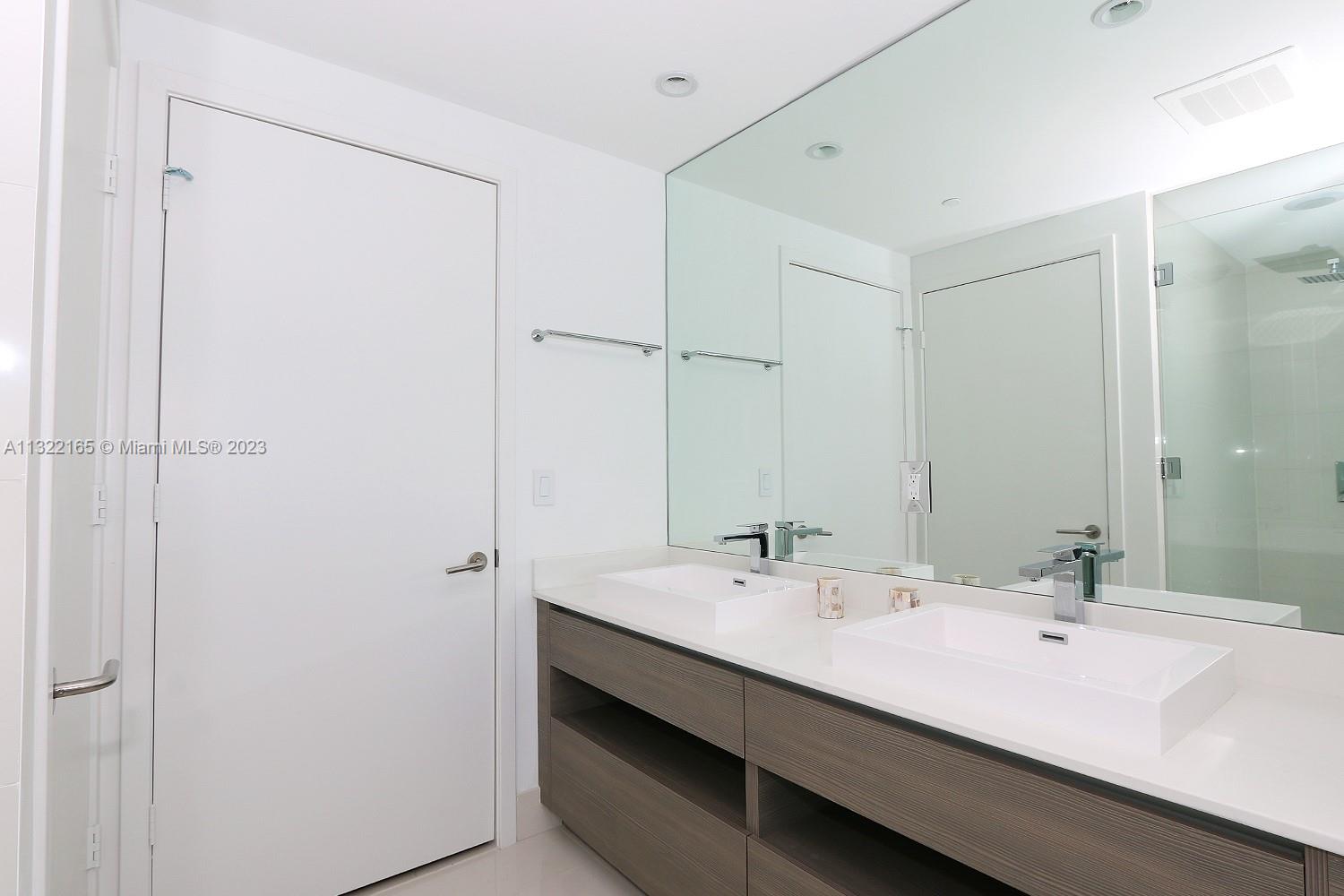 ICON BAY CONDO - Residential Lease