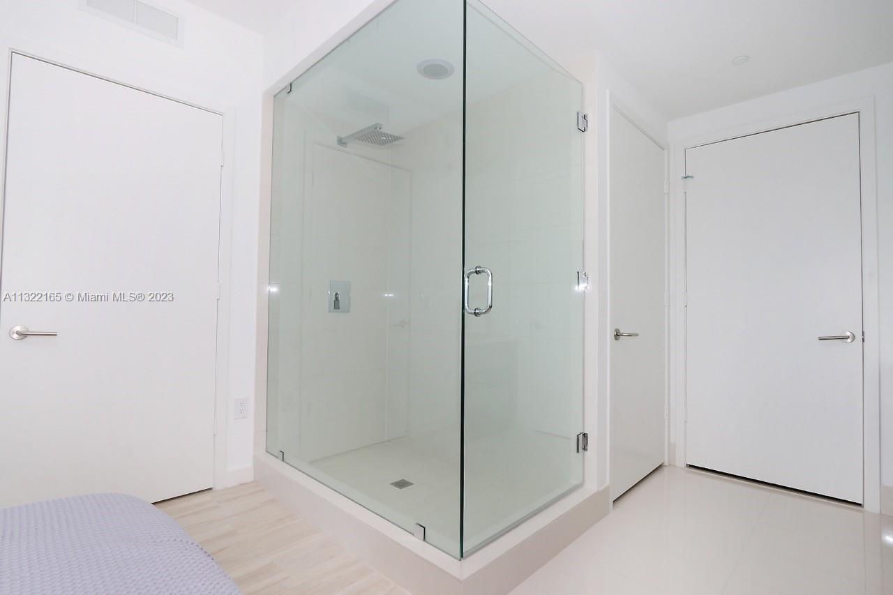 ICON BAY CONDO - Residential Lease