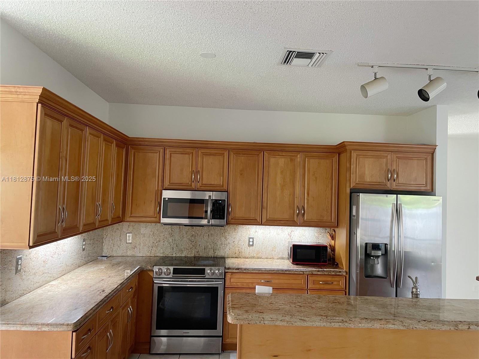 CHAPEL LAKE ESTATES - Residential Lease