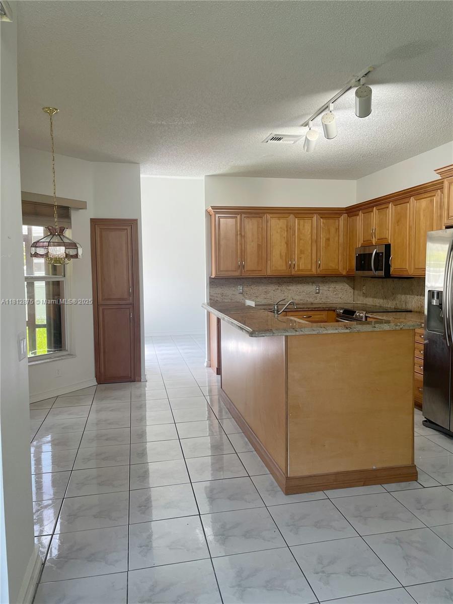 CHAPEL LAKE ESTATES - Residential Lease