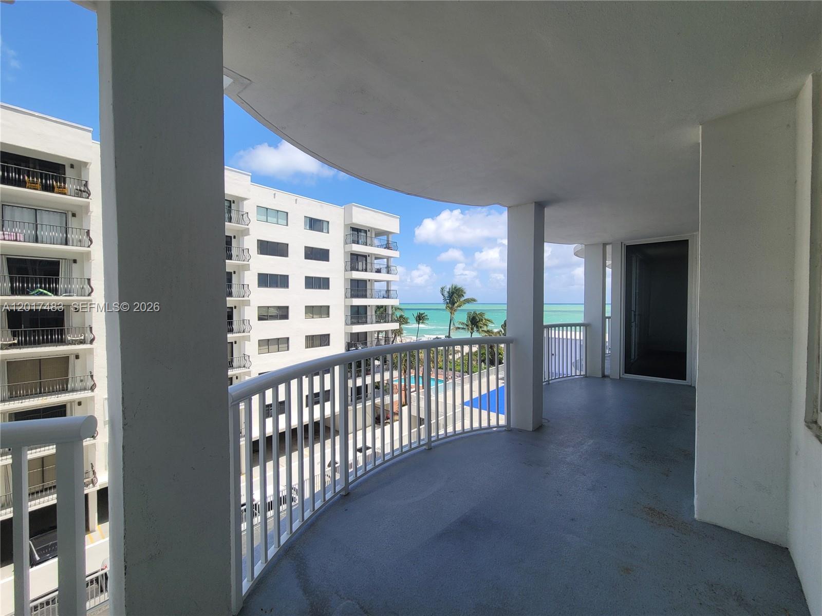 5401 Collins Ave 307