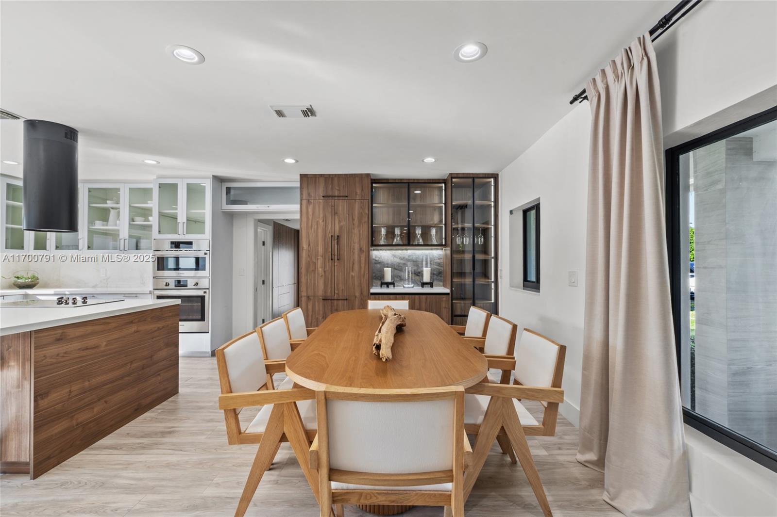 HIBISCUS ISLAND - Residential Lease