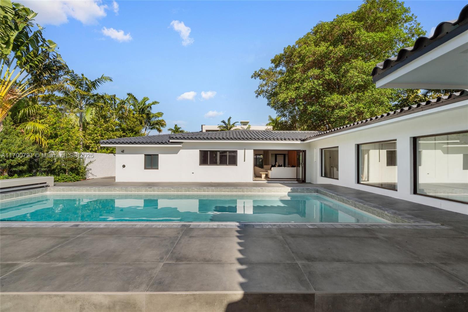 HIBISCUS ISLAND - Residential Lease