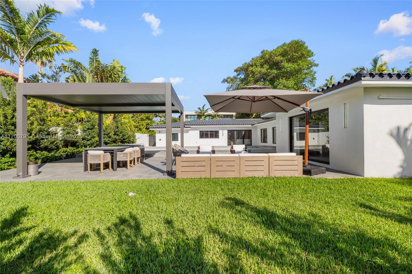 HIBISCUS ISLAND - Residential Lease