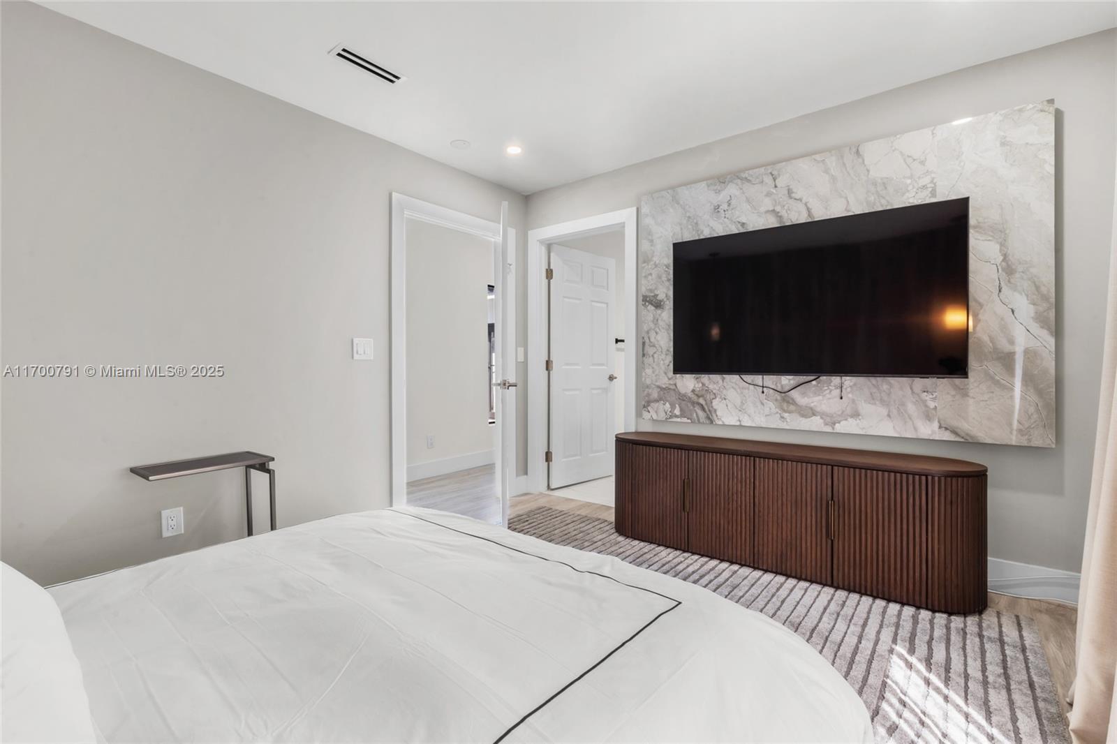 HIBISCUS ISLAND - Residential Lease