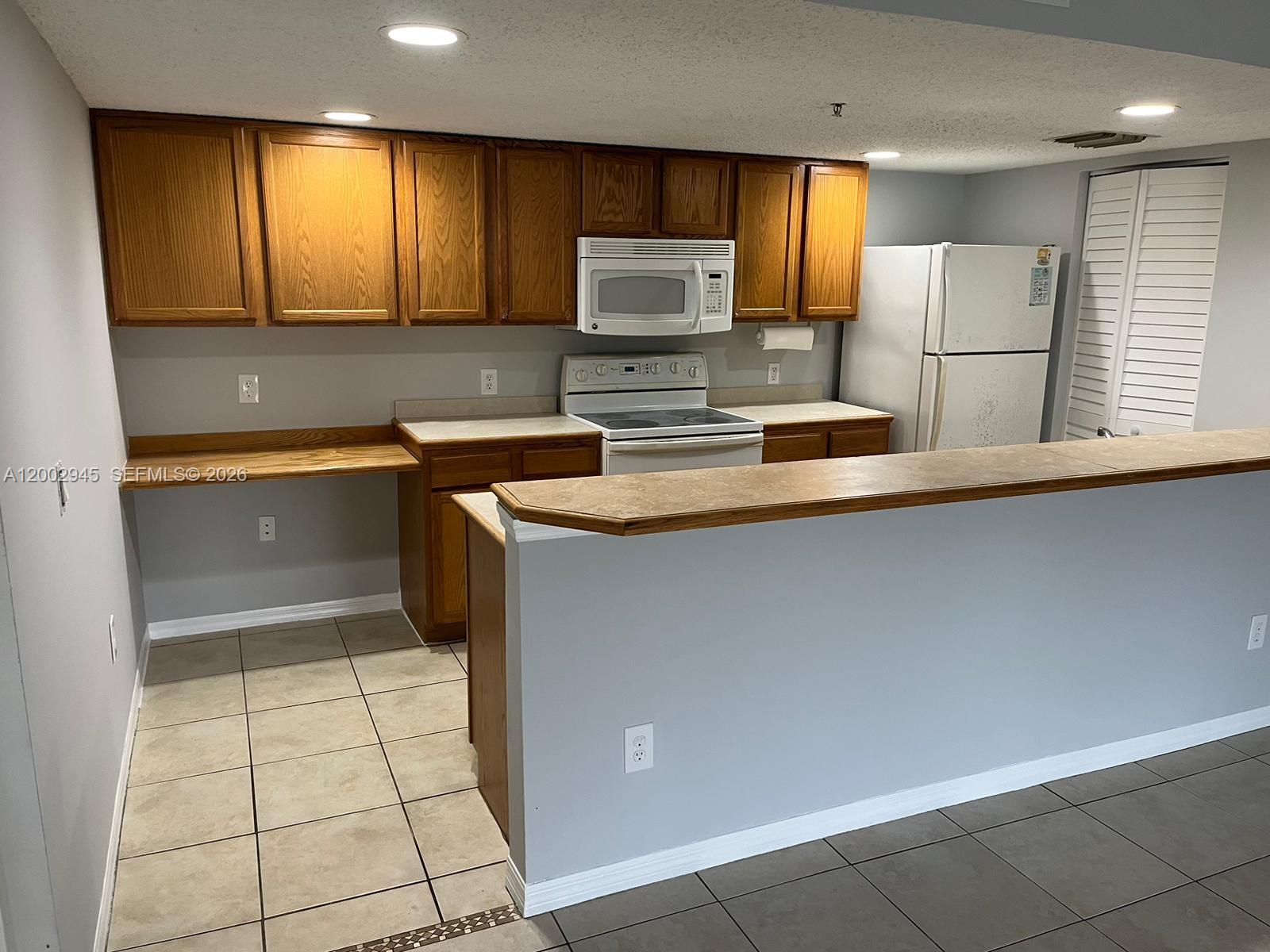 9907 Westwood Dr 17-2