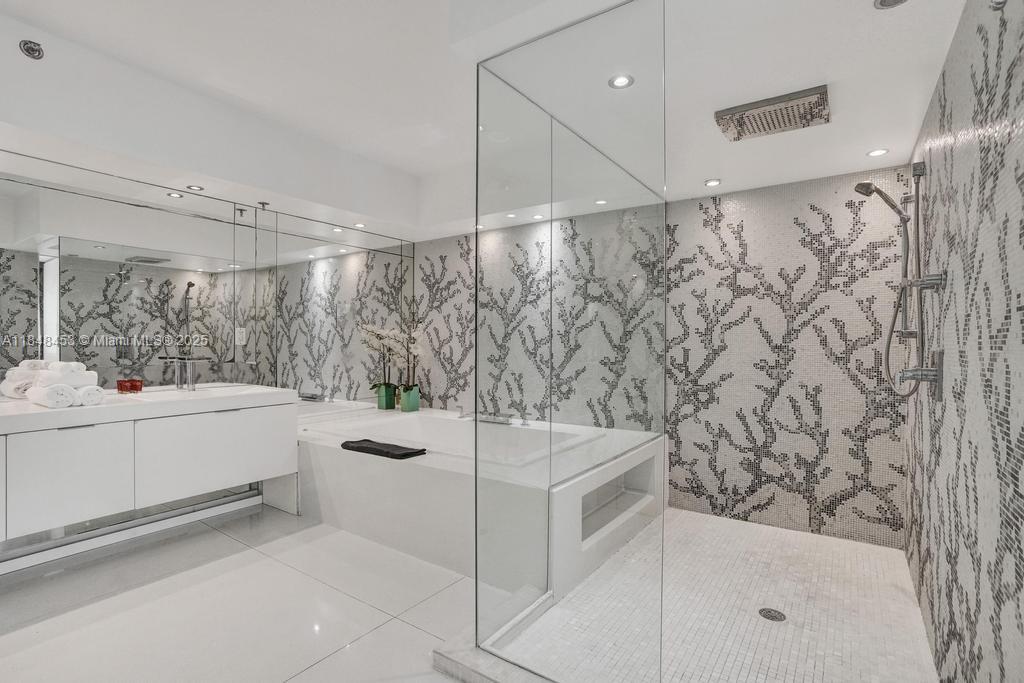 CASA GRANDE CONDO - Residential