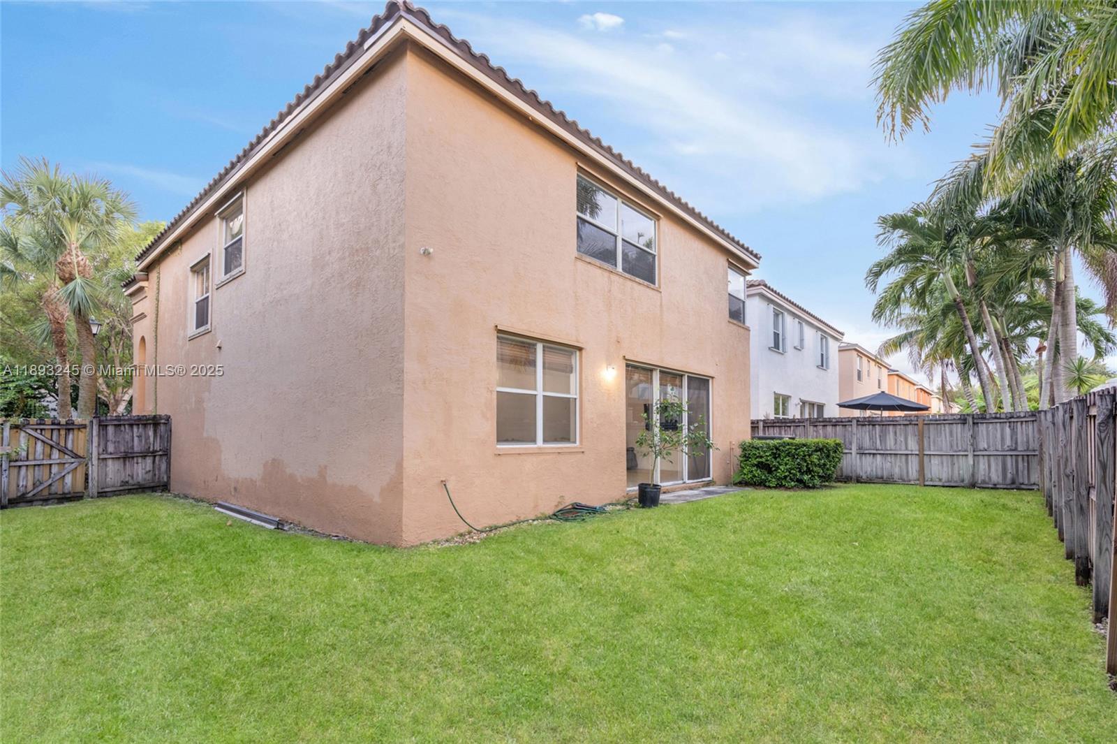 RIVIERA ISLES III - Residential