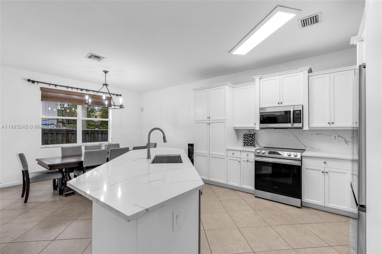 RIVIERA ISLES III - Residential