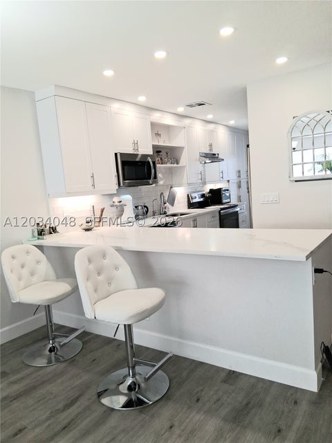 Photo of 1150 Boxwood Dr #101, Delray Beach, FL 33445 (MLS # A12034048)