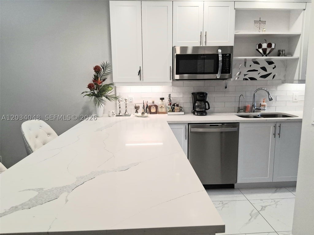 Photo of 1150 Boxwood Dr #101, Delray Beach, FL 33445 (MLS # A12034048)