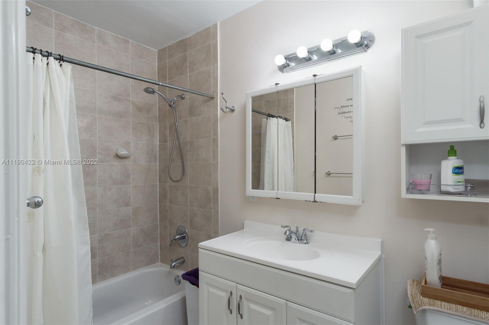 GLENDALE MANOR - Residential