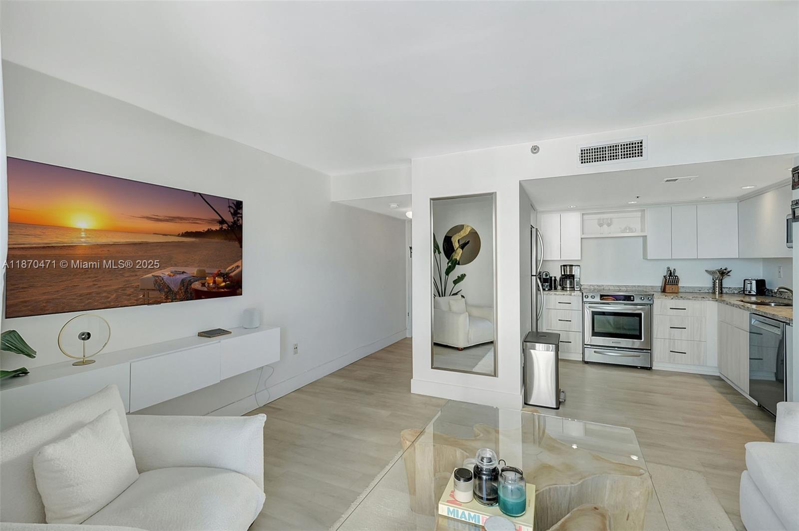 2457 Collins Ave 1402