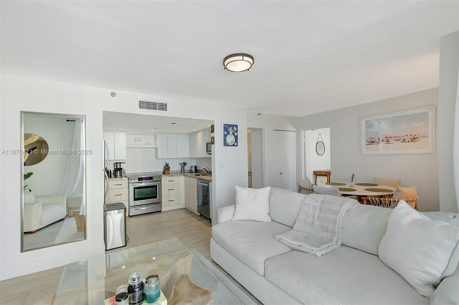 2457 Collins Ave 1402