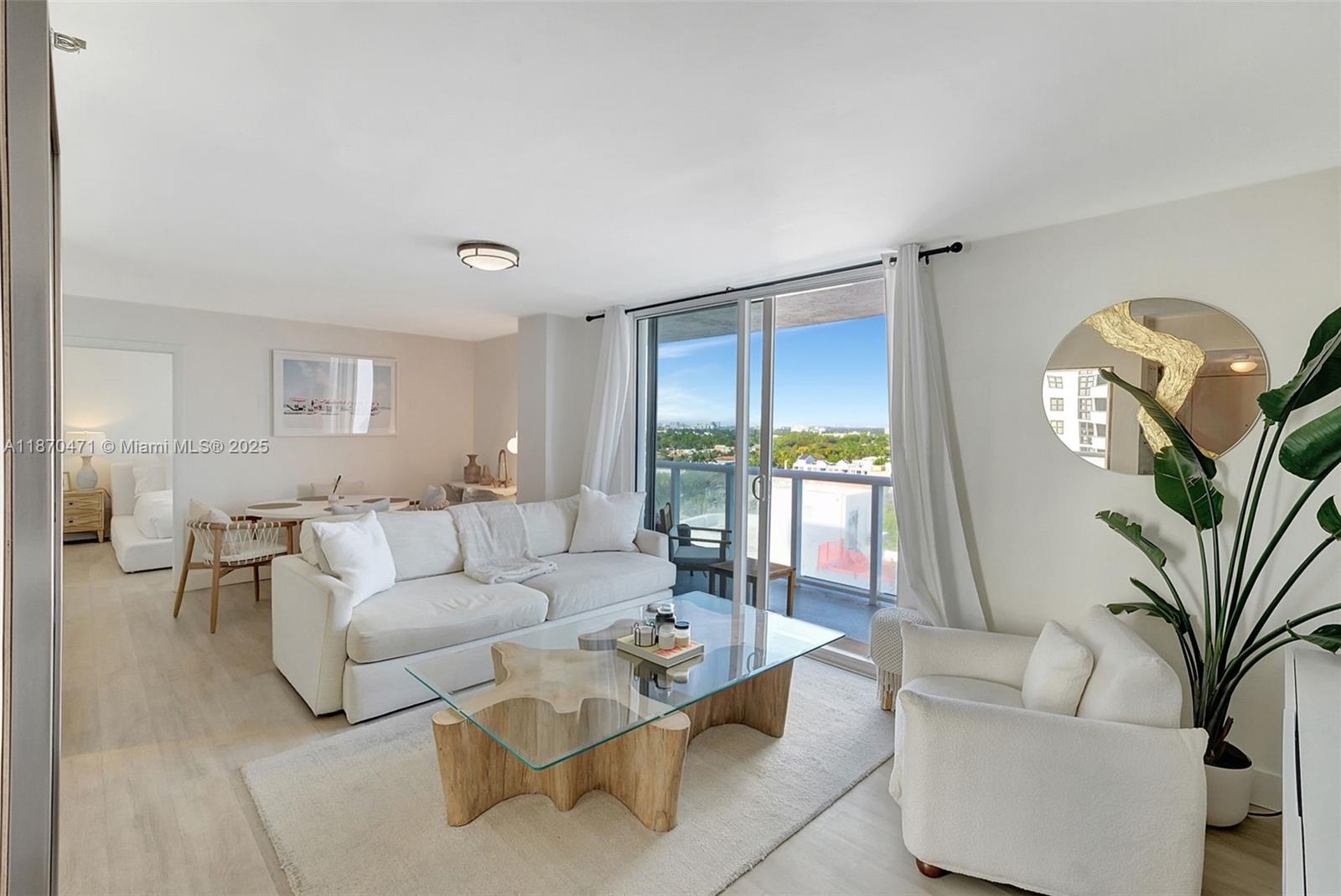 2457 Collins Ave 1402