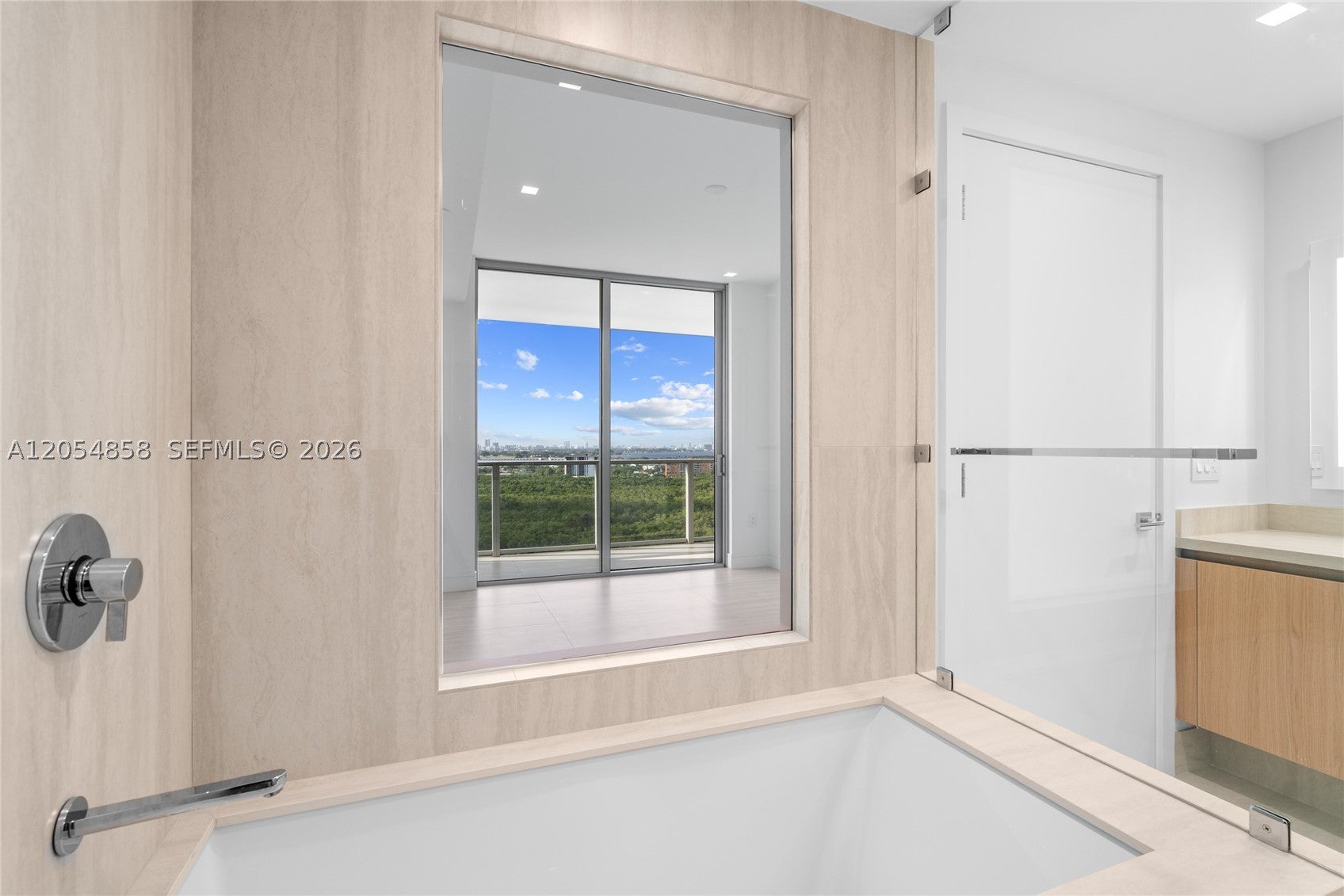 2411 Laguna Circle 1604