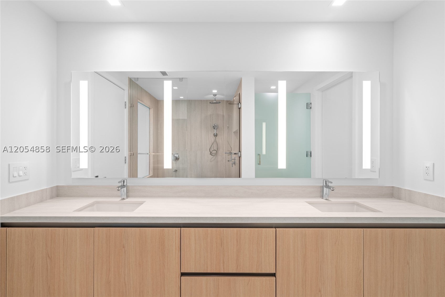 2411 Laguna Circle 1604