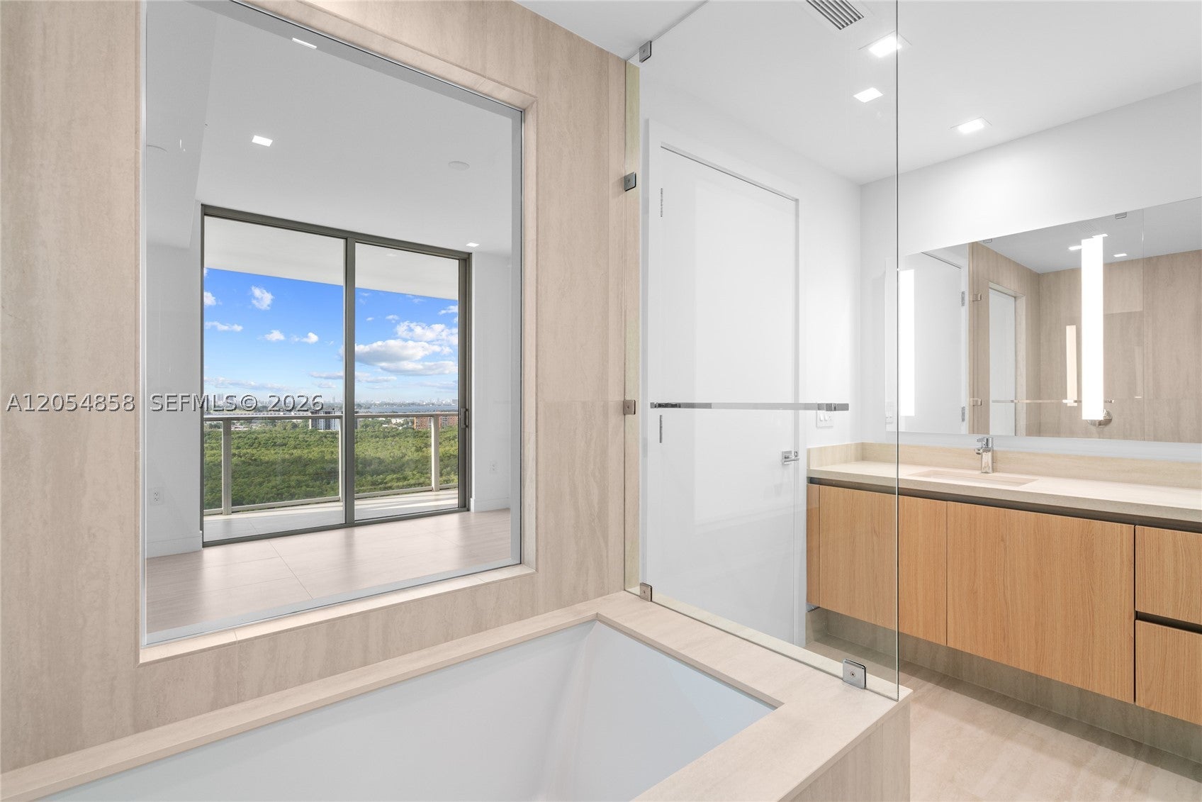 2411 Laguna Circle 1604