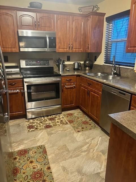 2211 NW 171st Ter Pembroke Pines FL 33028