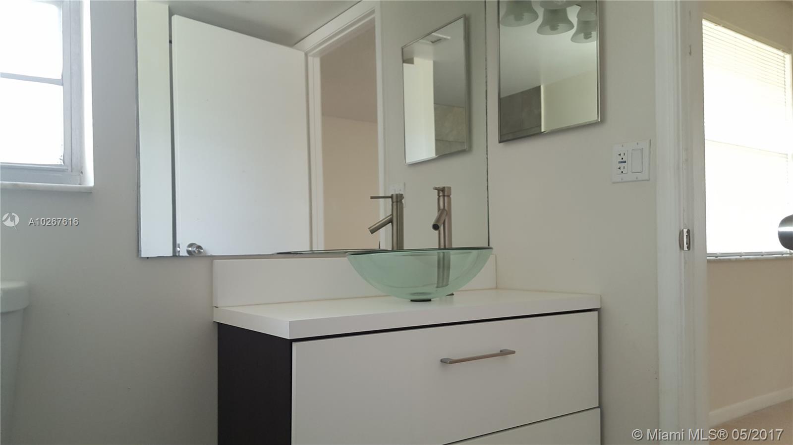 PALM VILLAGE CONDO - Residential Lease