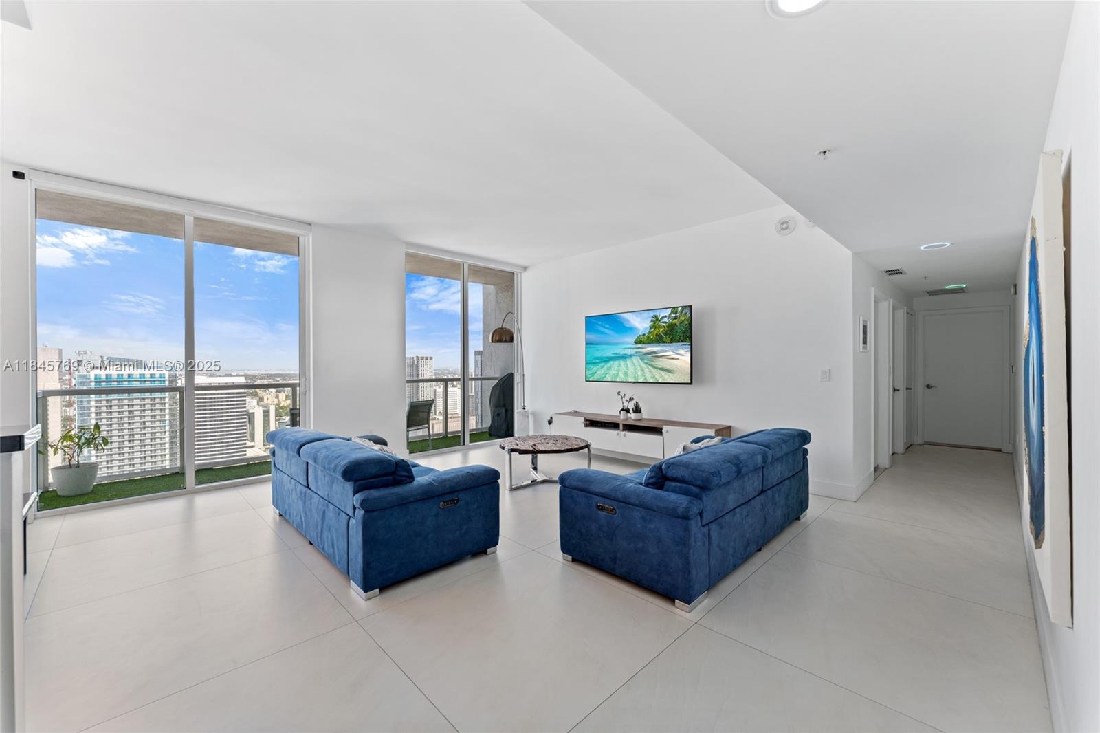 253 NE 2nd St 4304