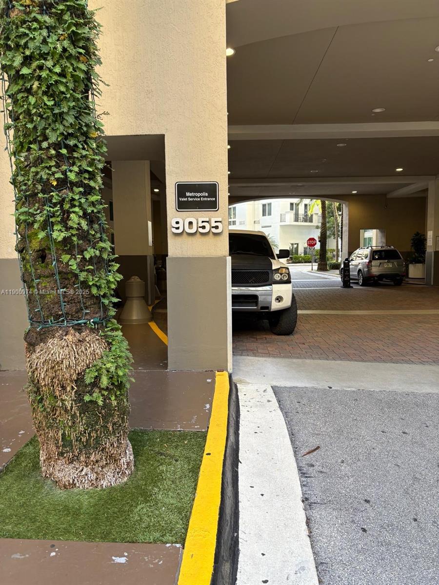 METROPOLIS I AT DADELAND - Residential Lease