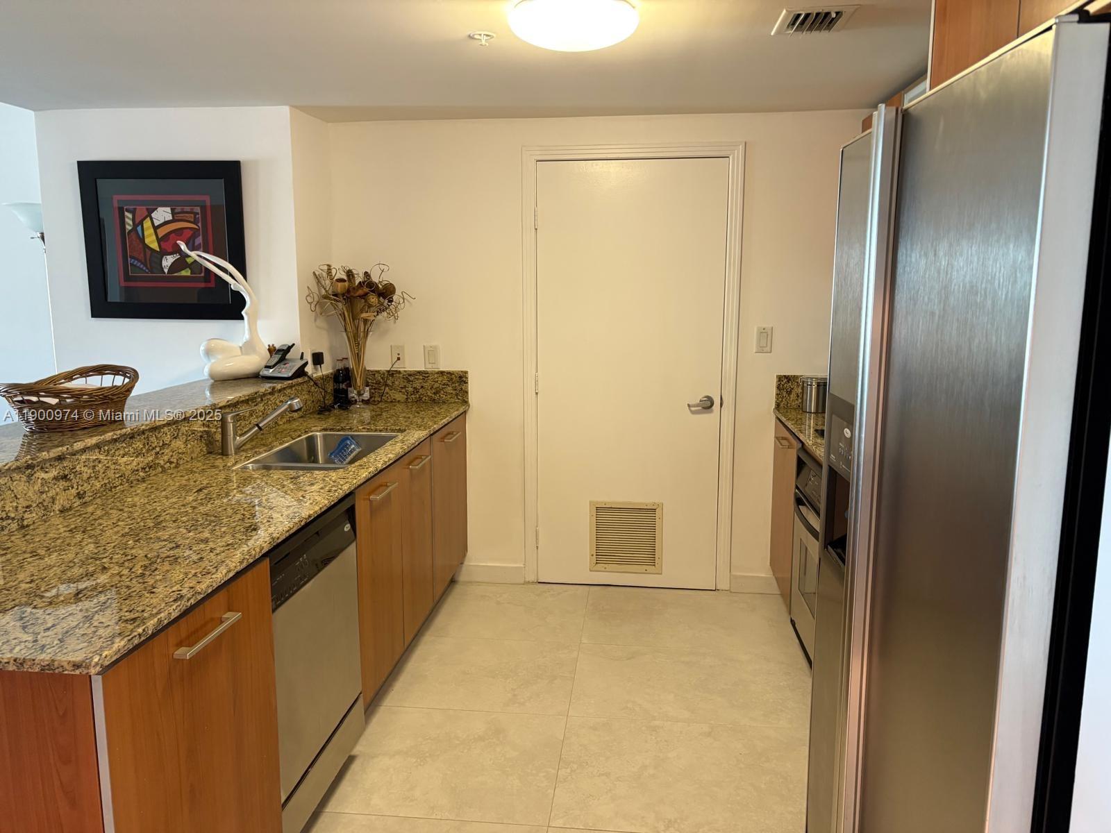 METROPOLIS I AT DADELAND - Residential Lease