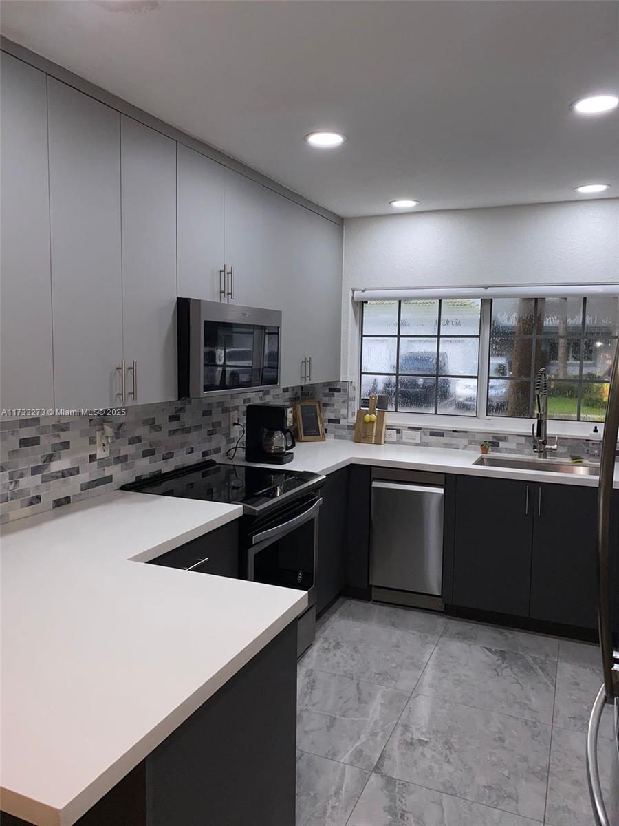 KEY LARGO TOWNHOMES CONDO - Residential