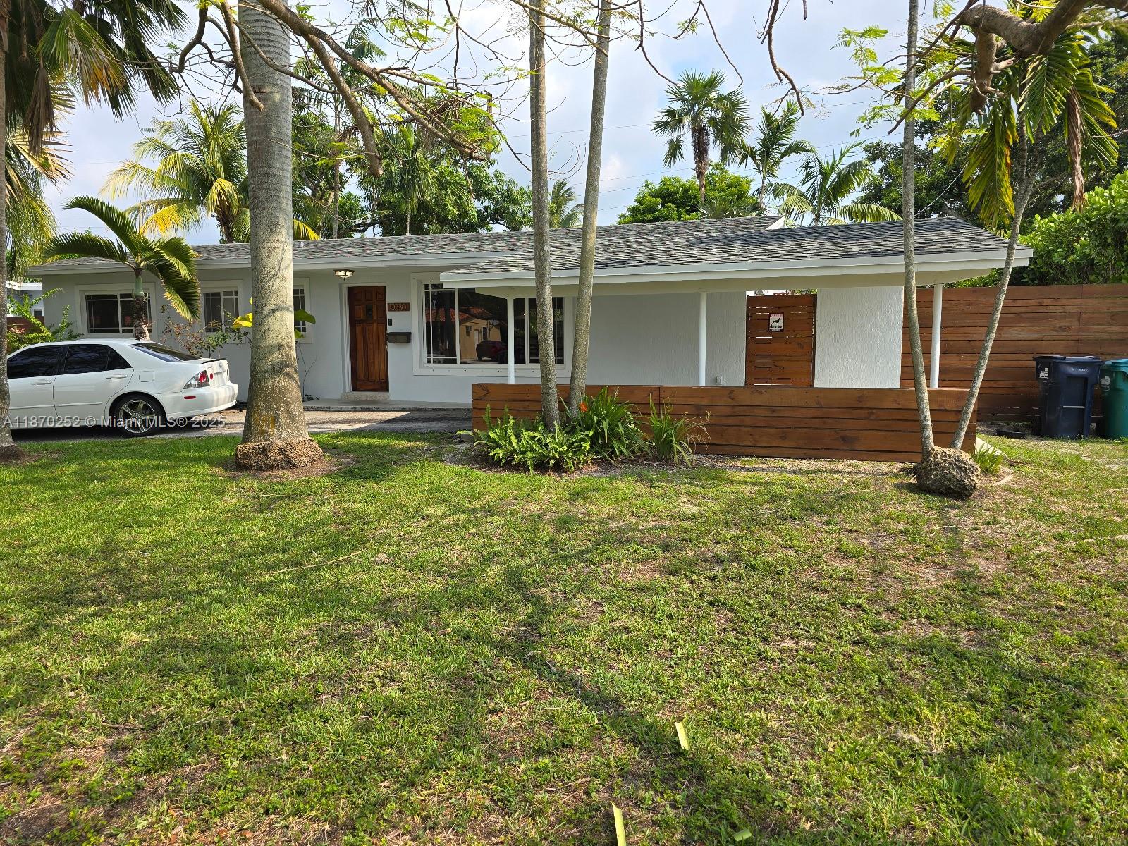 Beautiful 3 Bedroom 2 Bathroom spacious single family home in the nice and quiet neighborhood of Westwood lakes. Enjoy a spacious backyard with Avocado, mango, loquat and bitter orange trees. Plenty of parking space,family oriented neighborhood, very central location with great A+ schools shopping centers, Publix, hospitals,restaurants and all major highways don't miss this opportunity! Available October 1. NO HOA or HOA Approval needed.