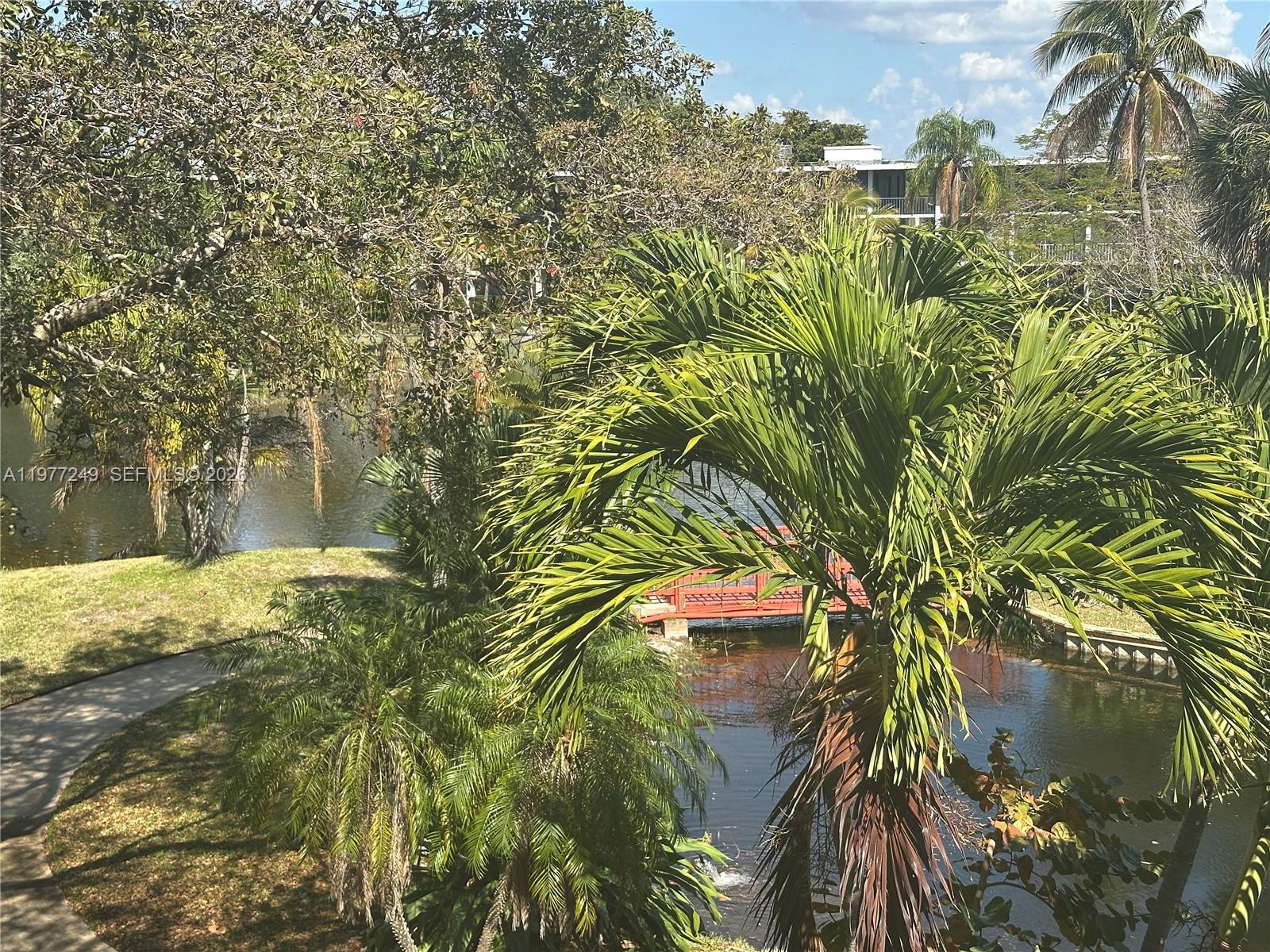 DEERFIELD LAKE CONDOMINIU - Residential