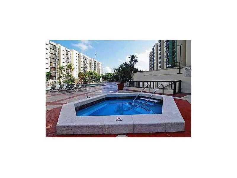Enjoy this great 1/1.5 condo just a few minutes from the beach! Close to Supermarket, FIU Univ., movies, Restaurants, Casinos, Aventura mall. 24 hrs security, 2 free parking spaces. Heated pool, Jacuzzi, work out center, Sauna, Library. Other areas of a menities are being remodeled; Tennis, Jogging track, Basketball, BBQ, Children Playground and more. Unit is presently under lease